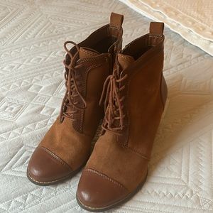 Gianni Bernini Blakelee 3" Heel Inside Zip Laces Two Tone Bootie... Size: 7.5 M